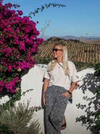 We came to Andalusia for a week… and left with the idea to move here.

A few weeks after finishing our overland expedition from the Netherlands to Singapore earlier this year, we landed in Andalusia. Tired, dusty, and still trying to process everything we’d just done. We thought it would be a short break. But this place hit differently. The warm summer sun, the mountains, the beaches, the calm pace of life. We loved it.

Somewhere between the olive hills and white villages, we caught ourselves saying: “We could actually live here.”

Now, four months later, we’re back. Not just for tapas and sunsets (although, yes, plenty of those), but to explore the area properly and check out some houses. Because early next year… we’ll call Andalusia home for five whole months.

If you know any hidden gems, mountain towns, or must-visit coffee spots, drop them below! We’d love your tips 🧡

#andalusiatravel #visitandalusia #andalusia #andalucía #andaluciaviva #andalucia_photos