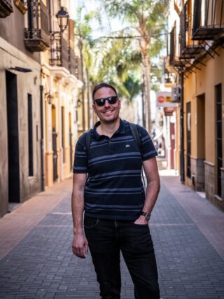 Slowly integrating into Spanish life 🇪🇸

We spent the past two weeks on the Costa Blanca, with Dénia as our base, exploring the Valencia region. Orange trees everywhere, long sunny days, colorful houses. Quite the contrast from the snow in the Pyrenees just days before.
And this is exactly what we love.

Switching to remote work has been even better than we expected. And our expectations were high to begin with. It still feels slightly unreal that this is our life now.

We’ve now moved further south (near Málaga) into a house we rented for three months, close to both the coast and the mountains.

To be honest, we were a bit worried about focus. A lot of people told us it would be difficult to stay productive. But we’ve built a steady rhythm: coworking three days a week, structure during the week, exploring on the (long) weekends. It works surprisingly well.

Also VERY excited to go off-roading in the weekends. Plenty of tracks here.

Have you ever lived abroad for a while or worked remotely? What were the pros and cons for you? Or any questions about our switch? Let us know 🔥🧡

#workingremotely #digitalnomadlife #remoteworking #spaintrip #explorespain